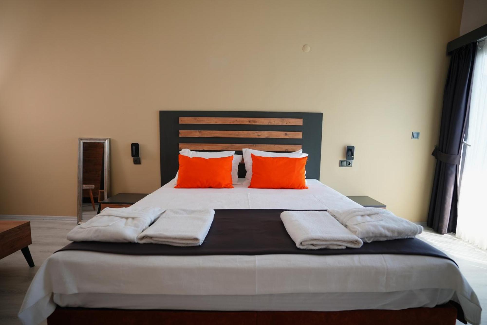 Villa Sevilla Kuşadası Ngoại thất bức ảnh